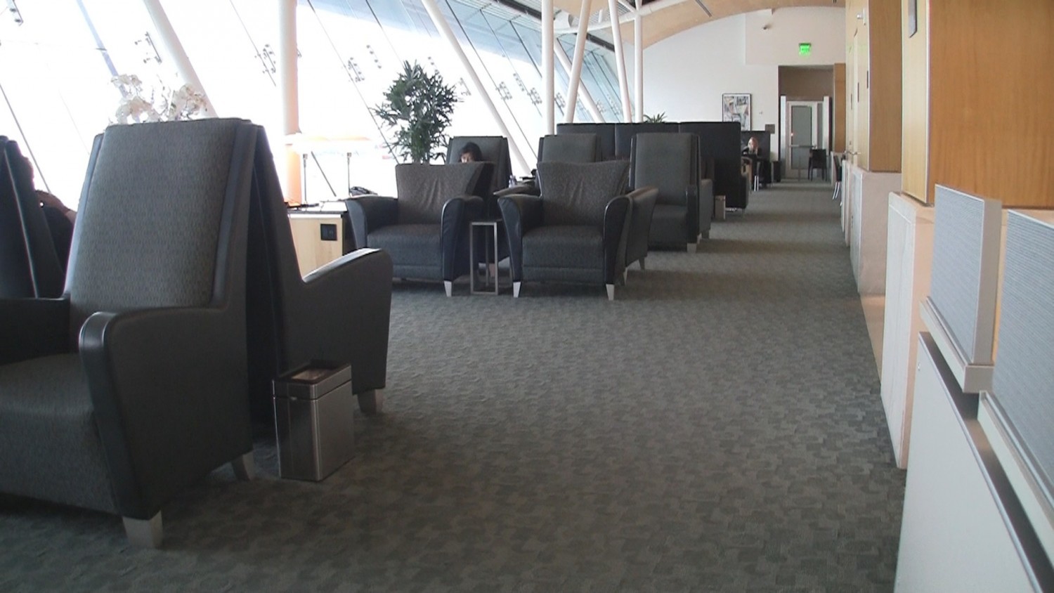American Airlines First Class Flagship Lounge at LAX Video