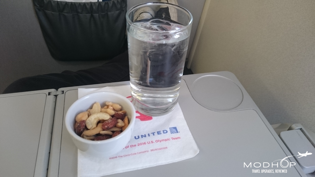We Get Lunch First Class Surprise On A United E 175 Modhop Com