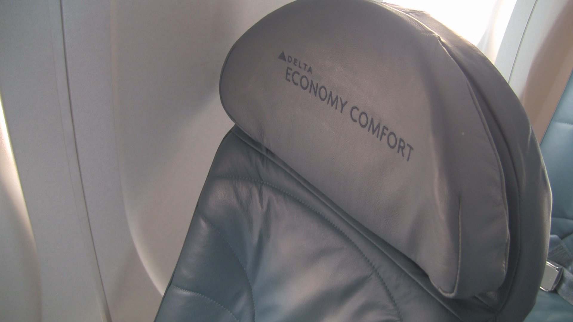Economy Comfort Seat - Delta CRJ-700