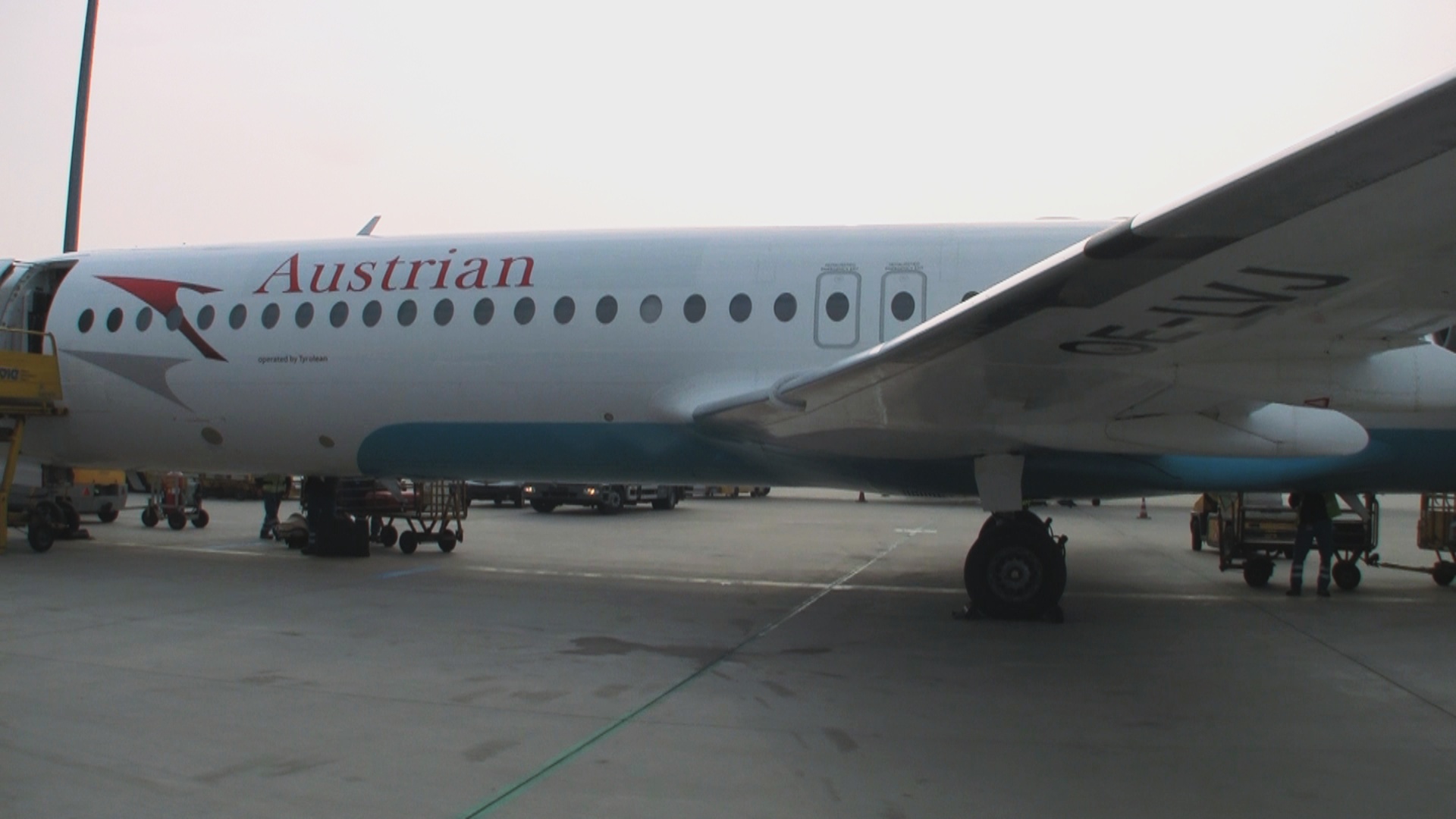 Austrian Airlines F100