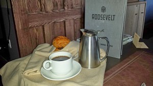 Breakfast at Hollywood Roosevelt Hotel.