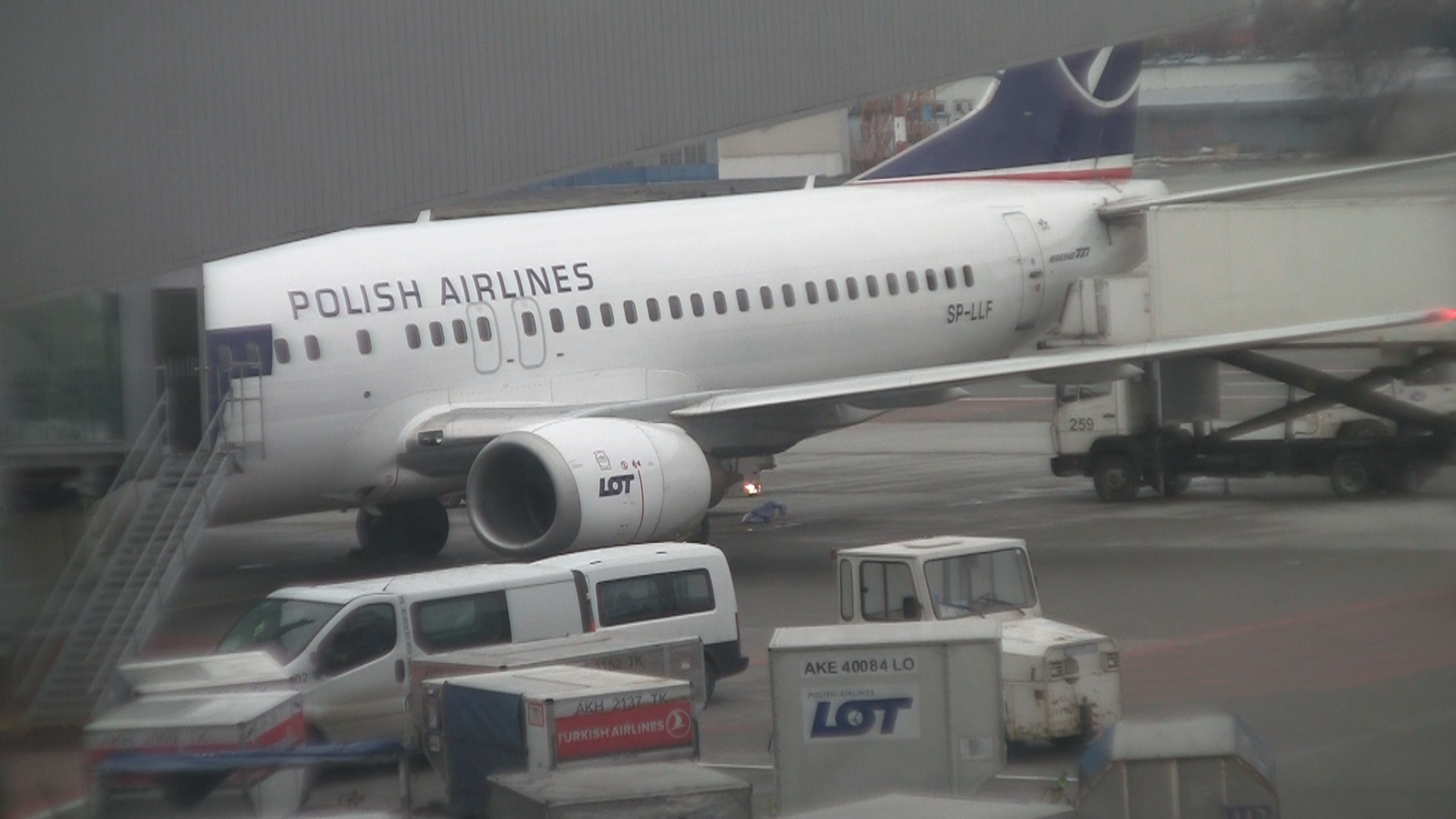 LOT Polish 737-400