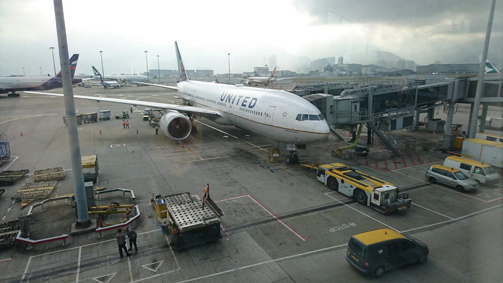 United 777-200 at HKG
