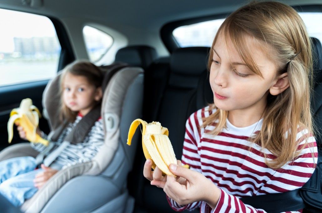 Kids eating healthy snacks