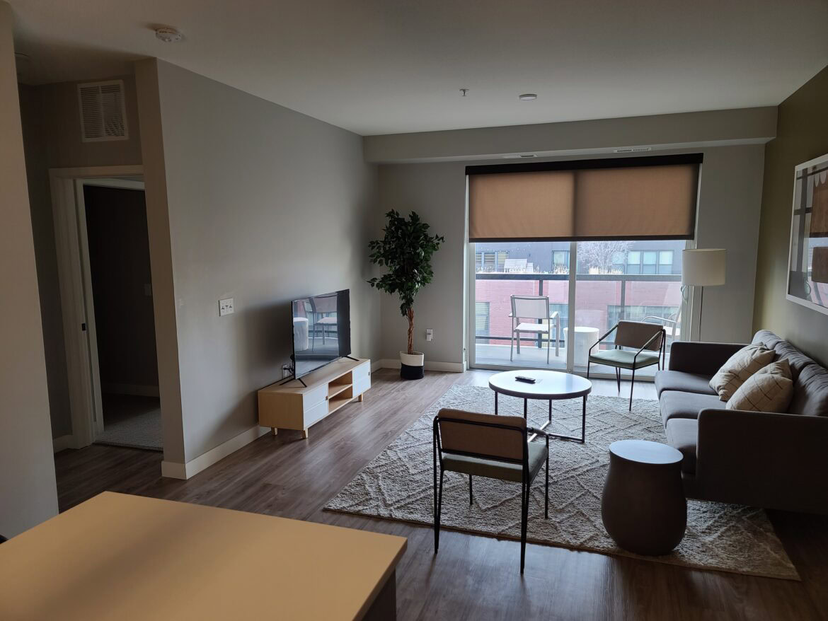 Airbnb monthly discount for aparthotels like this one in Minnapolis are a thing.