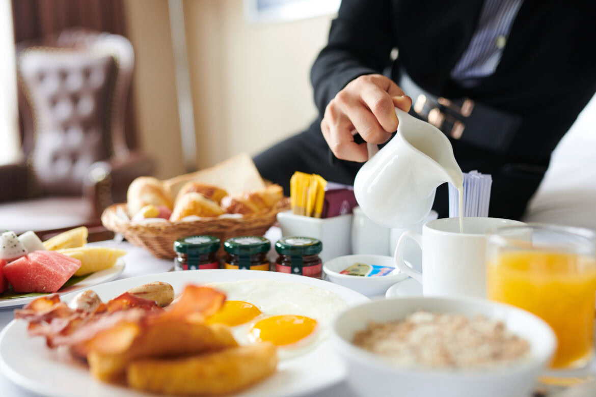luxury hotel breakfast cost