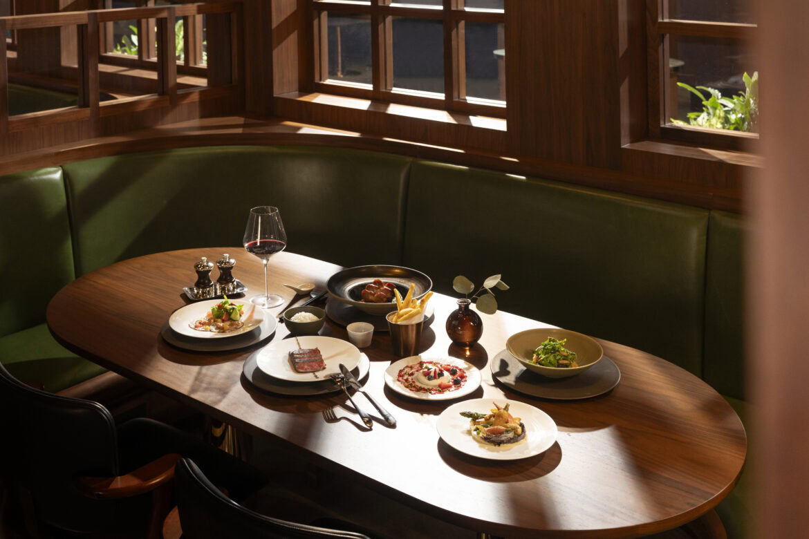 Mott 32 lounge Dining at Cathay Pacific The Wing First Lounge