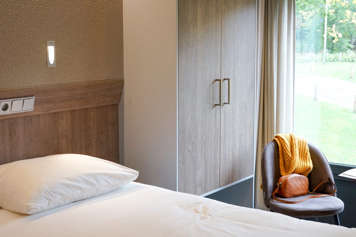 spark by hilton review - generic hotel room with large windows