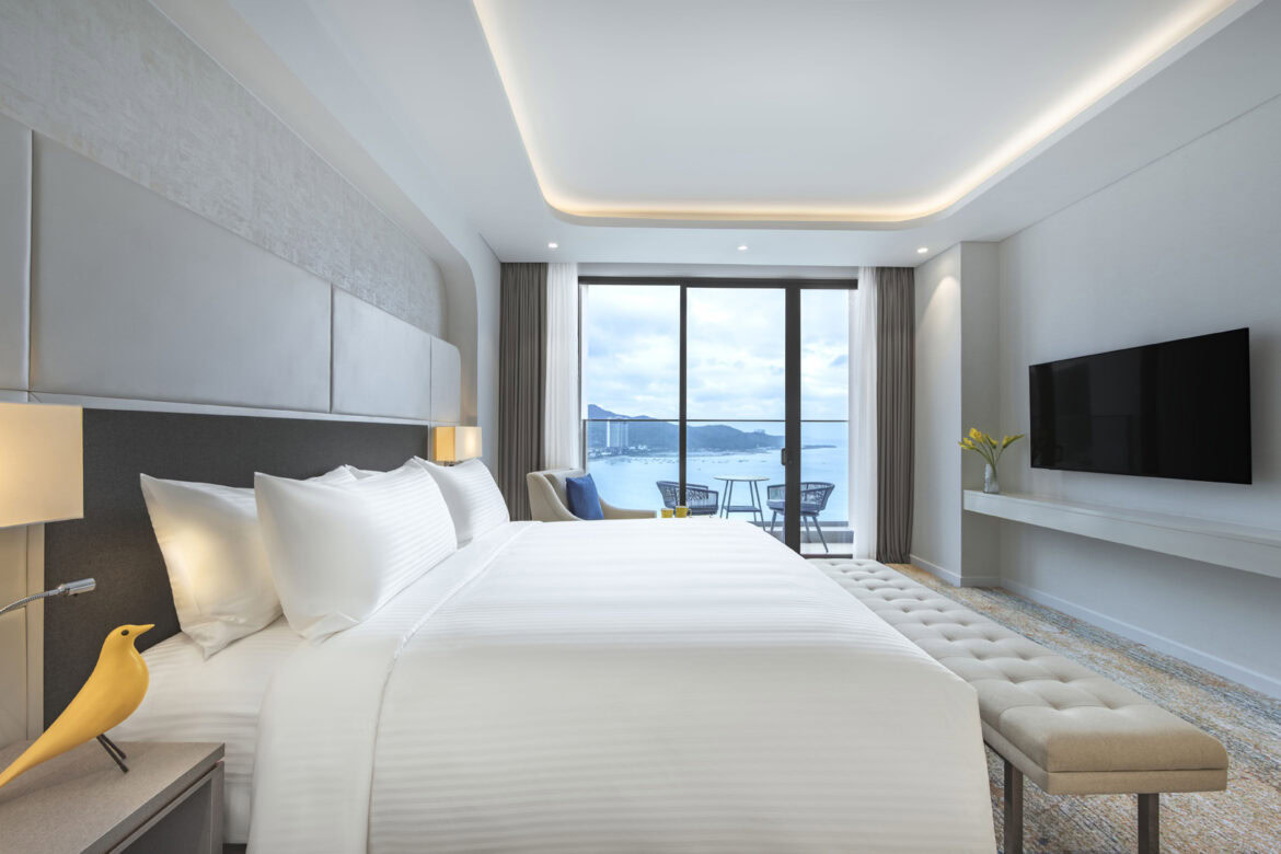 voco Scenia Bay Nha Trang bed