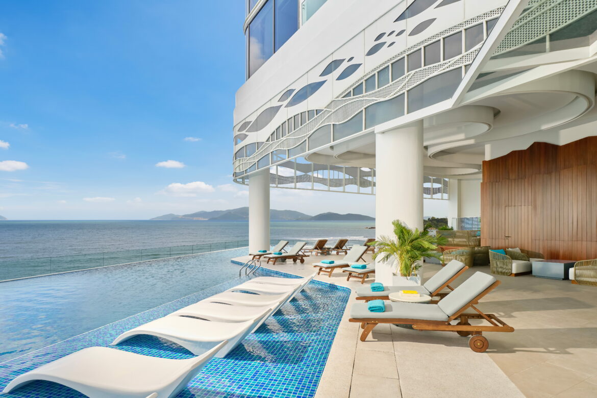 voco Scenia Bay Nha Trang pool