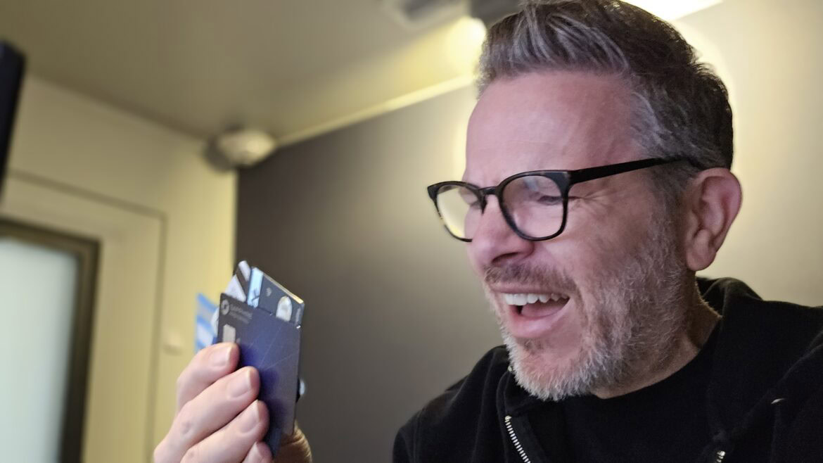 amex platinum hotel status can keep you hinged, unlike unhinged Jake here